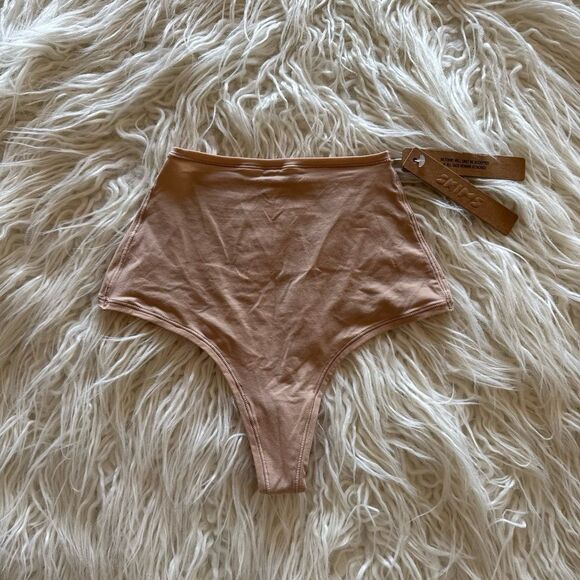 Skims Fits Everybody High Waisted Thong Clay Size XS - Picture 1 of 7